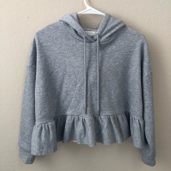 Cropped Gray Ruffled Sweatshirt - Picture 2 of 4